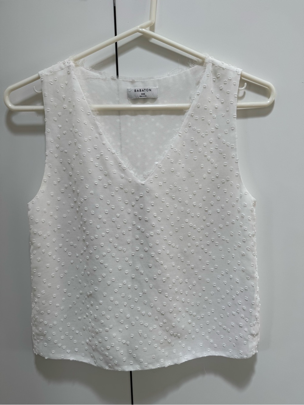 Aritzia Babaton White Swiss Dot V-Neck Sleeveless Camisole